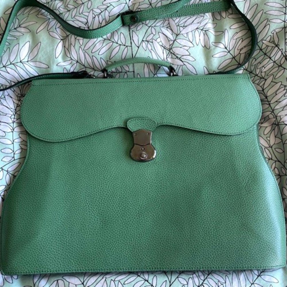 Hester Van Eeghen green leather case